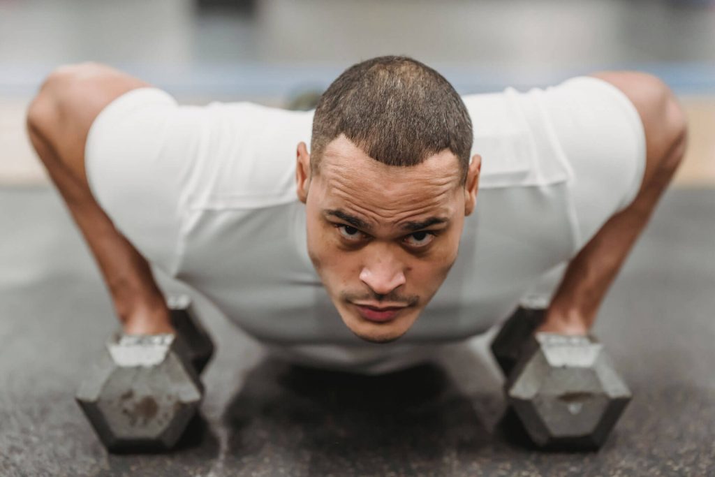 Push ups con mancuernas hexagonales