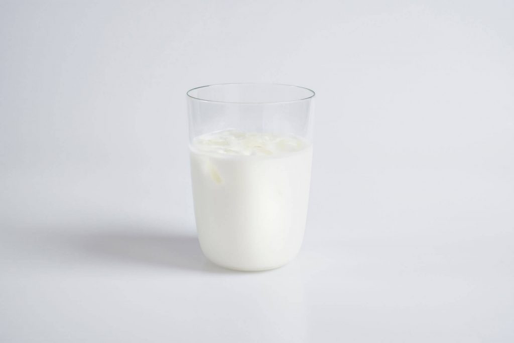 Vaso de leche en una dieta ovolactovegetariana